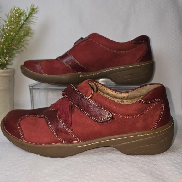 Sofft Red Leather And Suede Slip On Shoe with Velcro Strap Womens Size 6.5 EUC - Picture 4 of 7
